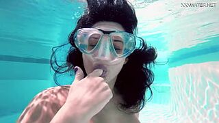 Brita Piskova masturbates underwater in the swimming pool