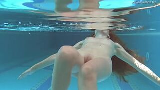 Irina Russaka strips stripped in the swimming pool