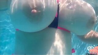PAWG Marcy Diamond Shakes Her Boobs and Twerks Her Large Bum Underwater