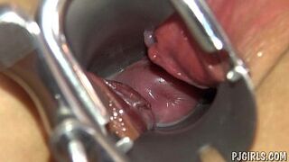 Violeta's orgasms with a speculum in her pinky peach