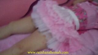 Sissy Maid of Queen Nahemah tied to bed