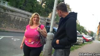 Stepmother with Enormous Big Boobs and a Large Bum, Gets Pickpocketed!