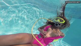 Honey girl Irina Poplavok swims without clothes underwater