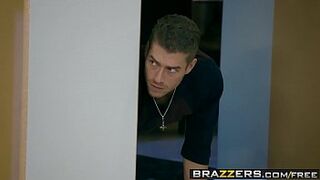 Brazzers - Teens Like It Enormous -  Sharing the Siblings Part two scene starring Violet Starr and Xander C